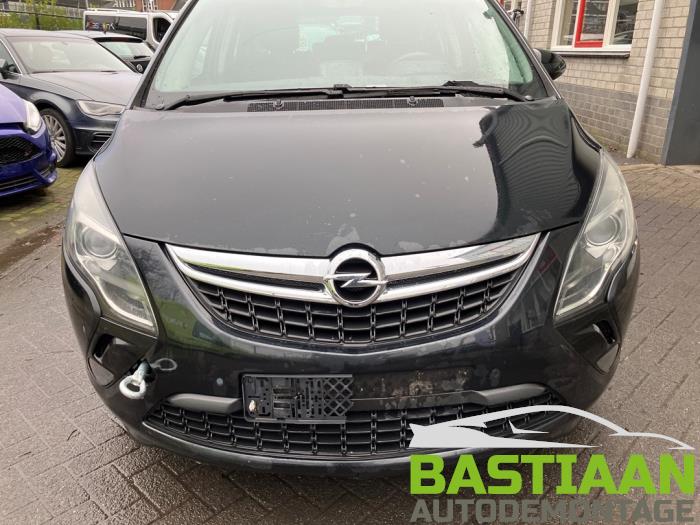 Opel Zafira Tourer 1.6 CDTI 16V ecoFLEX 136 Samochód złomowany (2013, Czarny)