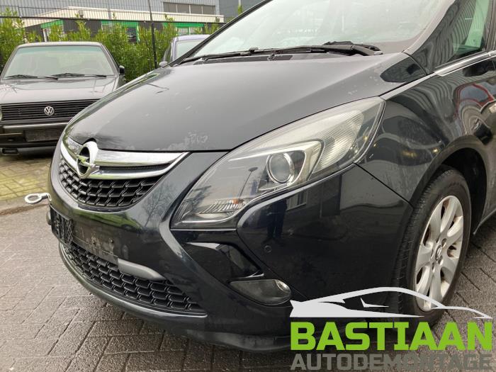 Opel Zafira Tourer 1.6 CDTI 16V ecoFLEX 136 Samochód złomowany (2013, Czarny)