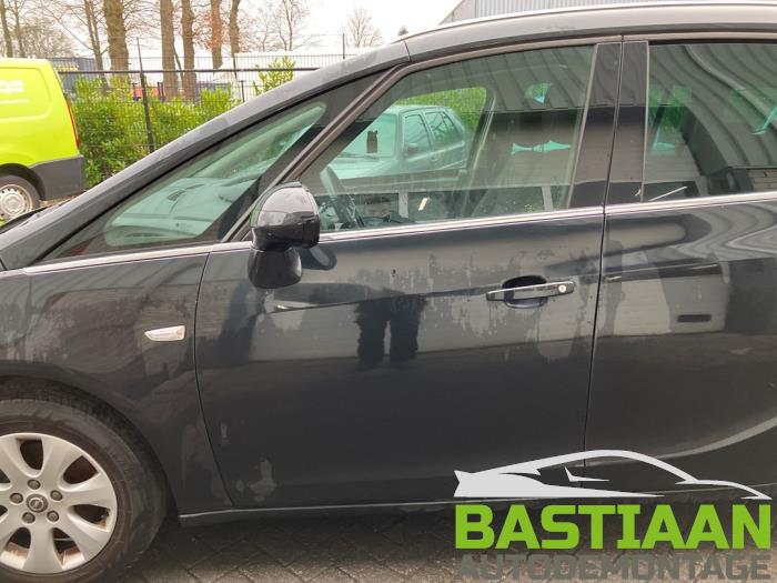 Opel Zafira Tourer 1.6 CDTI 16V ecoFLEX 136 Samochód złomowany (2013, Czarny)