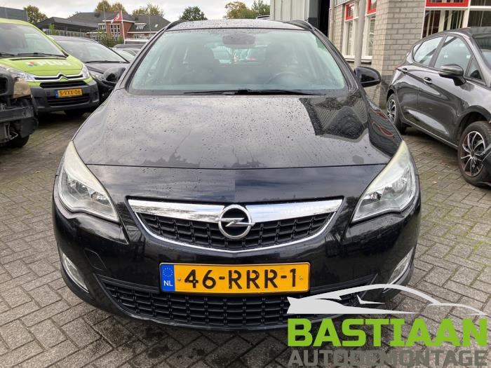 Opel Astra J Sports Tourer 1.3 CDTI 16V ecoFlex Skrotfordon (2011, ZWART)