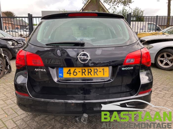 Opel Astra J Sports Tourer 1.3 CDTI 16V ecoFlex Skrotfordon (2011, ZWART)