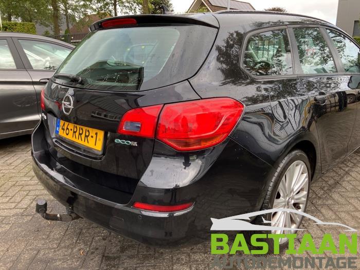 Opel Astra J Sports Tourer 1.3 CDTI 16V ecoFlex Skrotfordon (2011, ZWART)