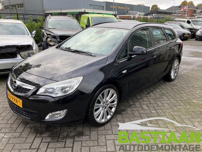 Opel Astra J Sports Tourer 1.3 CDTI 16V ecoFlex Skrotfordon (2011, ZWART)