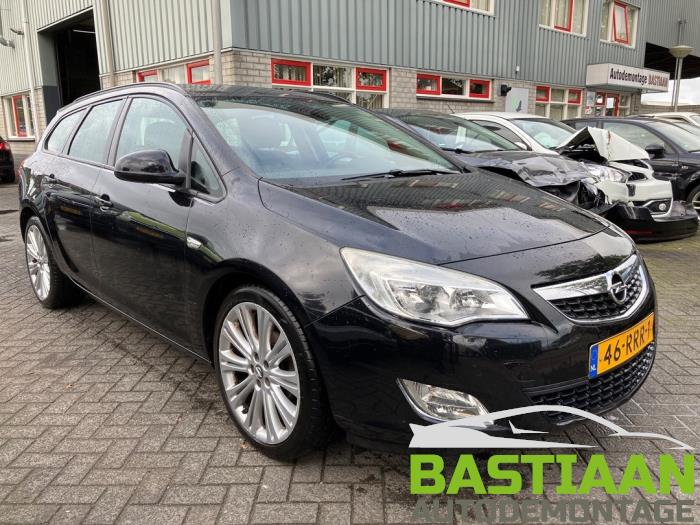 Opel Astra J Sports Tourer 1.3 CDTI 16V ecoFlex Skrotfordon (2011, ZWART)