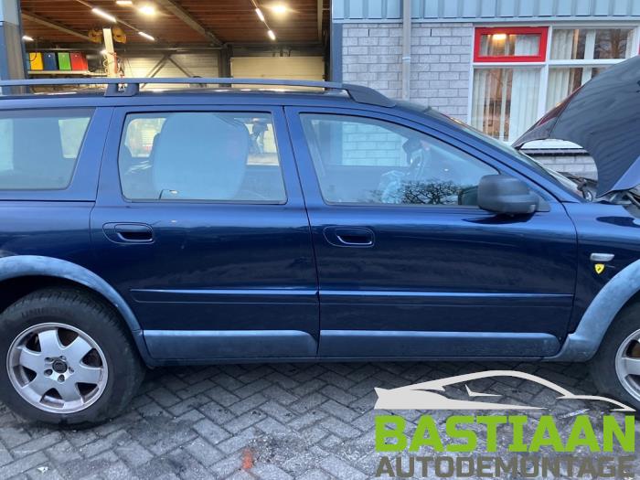 Volvo XC70 XC70 2.4 T 20V Skrotfordon (2000, BLAUW)
