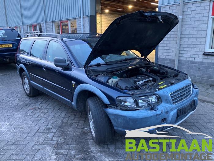 Volvo XC70 XC70 2.4 T 20V Skrotfordon (2000, BLAUW)