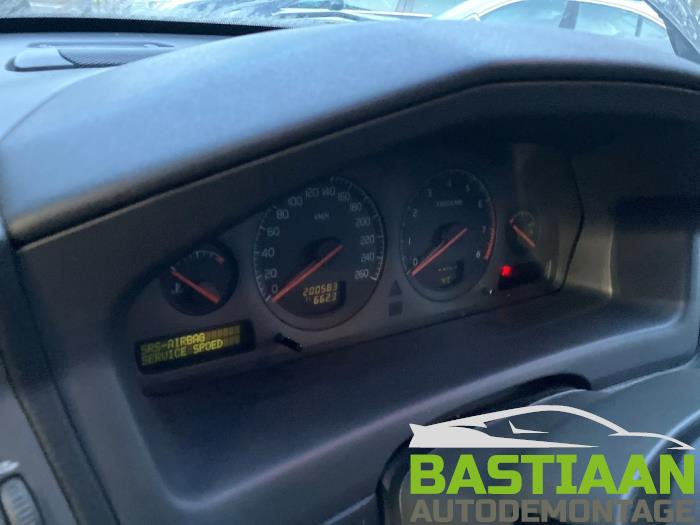 Volvo XC70 XC70 2.4 T 20V Skrotfordon (2000, BLAUW)