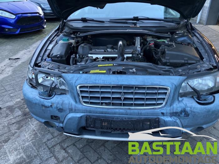 Volvo XC70 XC70 2.4 T 20V Skrotfordon (2000, BLAUW)