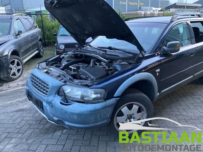 Volvo XC70 XC70 2.4 T 20V Skrotfordon (2000, BLAUW)