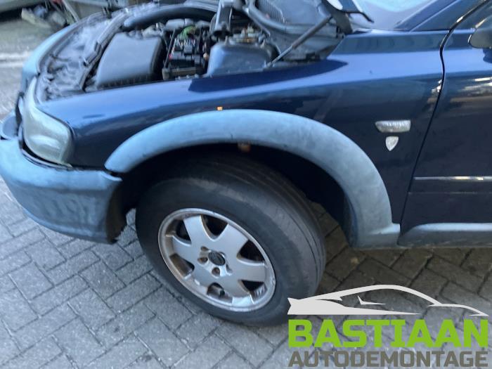 Volvo XC70 XC70 2.4 T 20V Skrotfordon (2000, BLAUW)