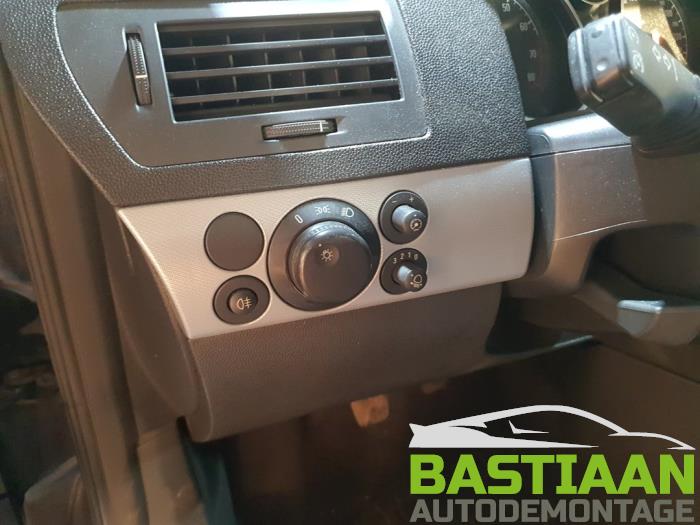 Opel Astra H 1.6 16V Twinport Sloopvoertuig (2005, Zwart)