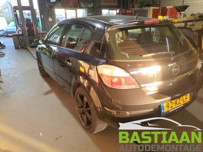 Opel Astra H 1.6 16V Twinport Sloopvoertuig (2005, Zwart)