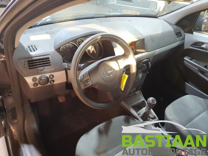 Opel Astra H 1.6 16V Twinport Sloopvoertuig (2005, Zwart)