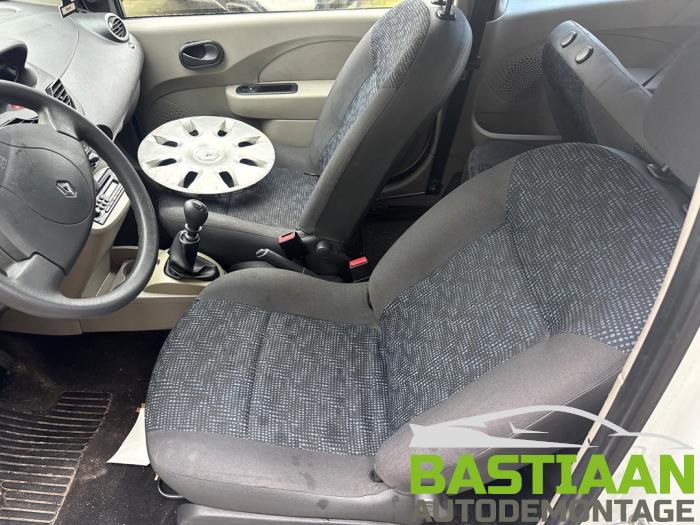 Renault Twingo II 1.2 Skrotfordon (2009, WIT)