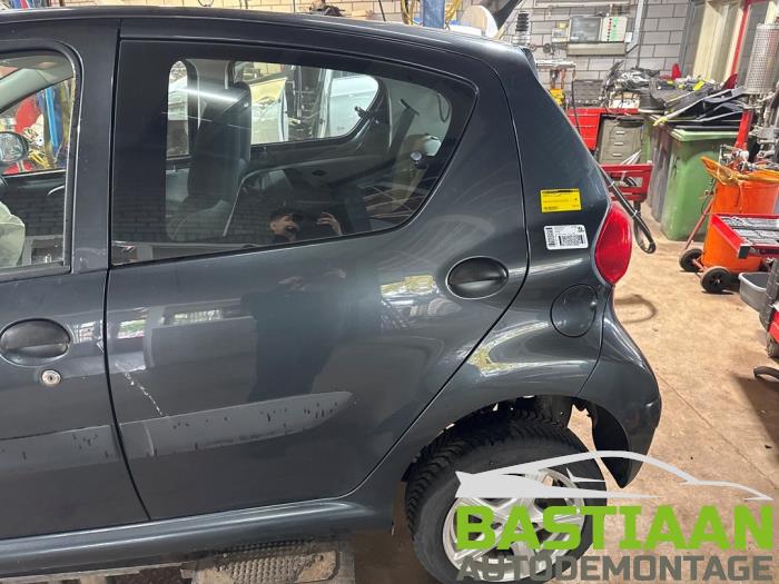 Toyota Aygo 1.0 12V VVT-i Skrotfordon (2007, GRIJS)