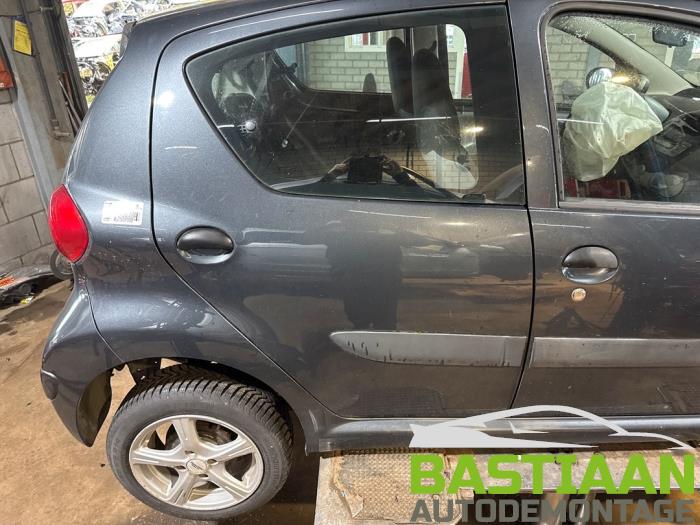 Toyota Aygo 1.0 12V VVT-i Skrotfordon (2007, GRIJS)