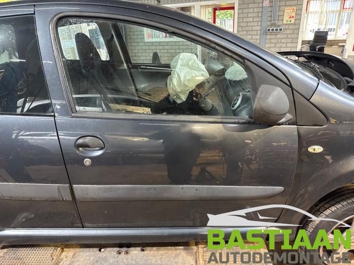 Toyota Aygo 1.0 12V VVT-i Skrotfordon (2007, GRIJS)