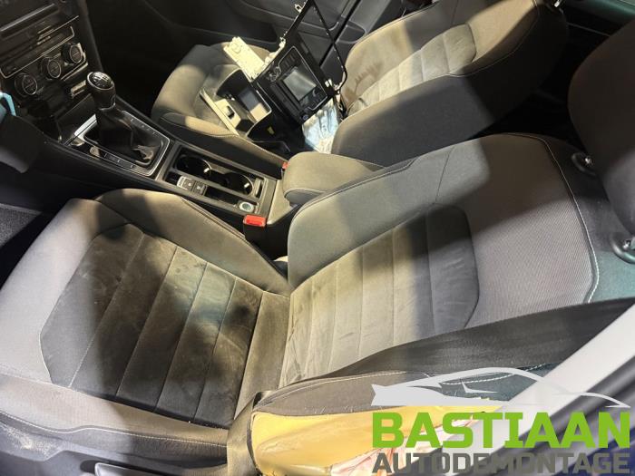 Volkswagen Golf VII 1.2 TSI 16V Skrotfordon (2015, BLAUW)