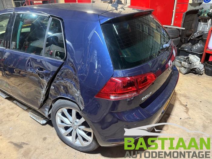 Volkswagen Golf VII 1.2 TSI 16V Skrotfordon (2015, BLAUW)