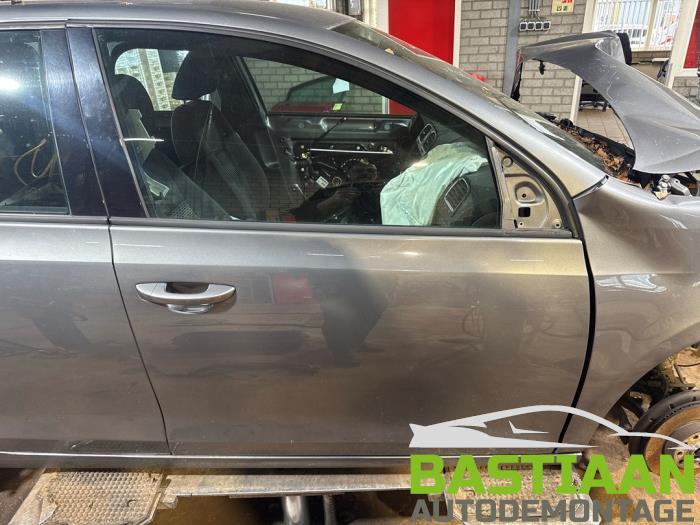 Volkswagen Golf Skrotfordon (2009, DONKER GRIJS METALIC)