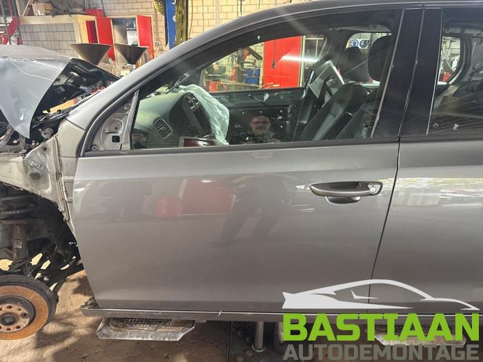 Volkswagen Golf Skrotfordon (2009, DONKER GRIJS METALIC)