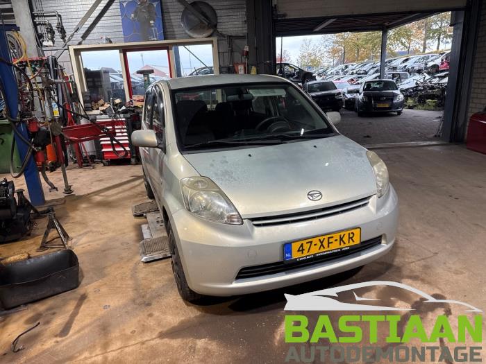 Daihatsu Sirion 2 1.0 12V DVVT Skrotfordon (2007, BEIGE)