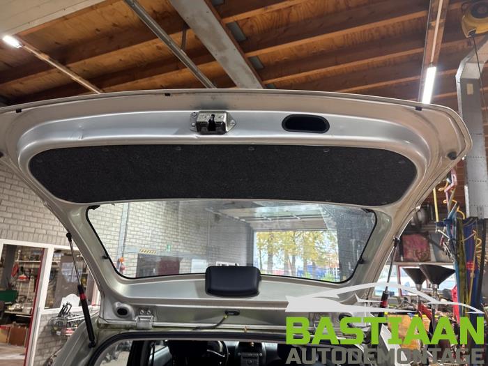 Daihatsu Sirion 2 1.0 12V DVVT Skrotfordon (2007, BEIGE)