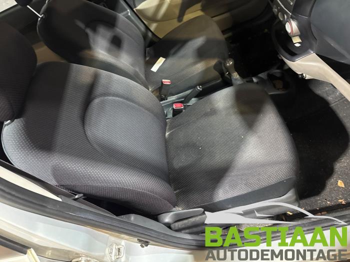 Daihatsu Sirion 2 1.0 12V DVVT Skrotfordon (2007, BEIGE)