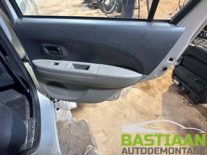 Daihatsu Sirion 2 1.0 12V DVVT Skrotfordon (2007, BEIGE)