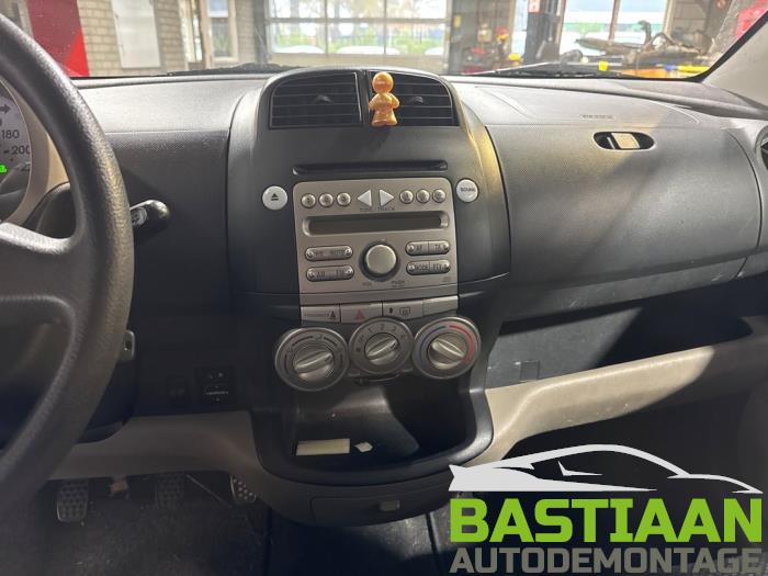 Daihatsu Sirion 2 1.0 12V DVVT Skrotfordon (2007, BEIGE)