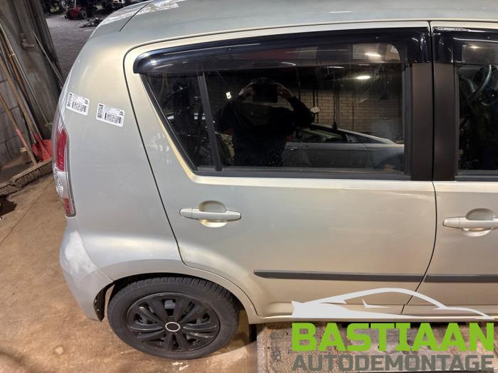 Daihatsu Sirion 2 1.0 12V DVVT Skrotfordon (2007, BEIGE)