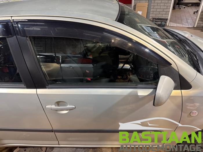 Daihatsu Sirion 2 1.0 12V DVVT Skrotfordon (2007, BEIGE)