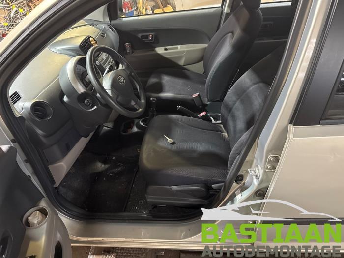 Daihatsu Sirion 2 1.0 12V DVVT Skrotfordon (2007, BEIGE)