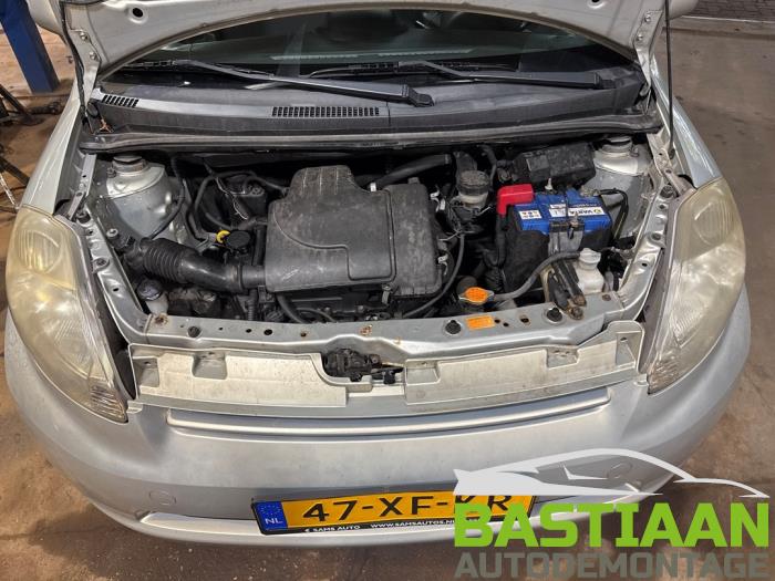 Daihatsu Sirion 2 1.0 12V DVVT Skrotfordon (2007, BEIGE)