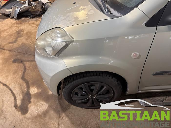 Daihatsu Sirion 2 1.0 12V DVVT Skrotfordon (2007, BEIGE)