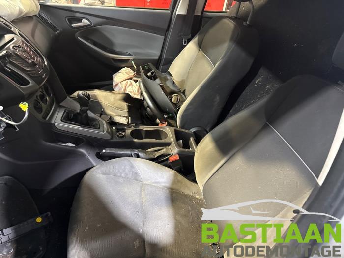 Ford Focus Skrotfordon (2015, GRIJS)