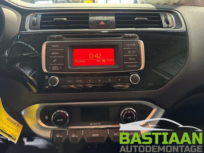 Kia Rio III 1.2 CVVT 16V Sloopvoertuig (2016, Zwart)