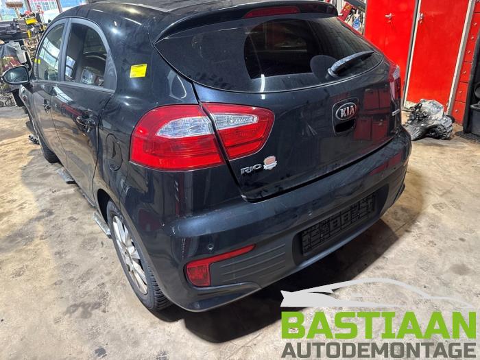 Kia Rio III 1.2 CVVT 16V Sloopvoertuig (2016, Zwart)
