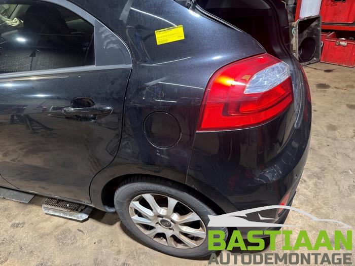 Kia Rio III 1.2 CVVT 16V Sloopvoertuig (2016, Zwart)