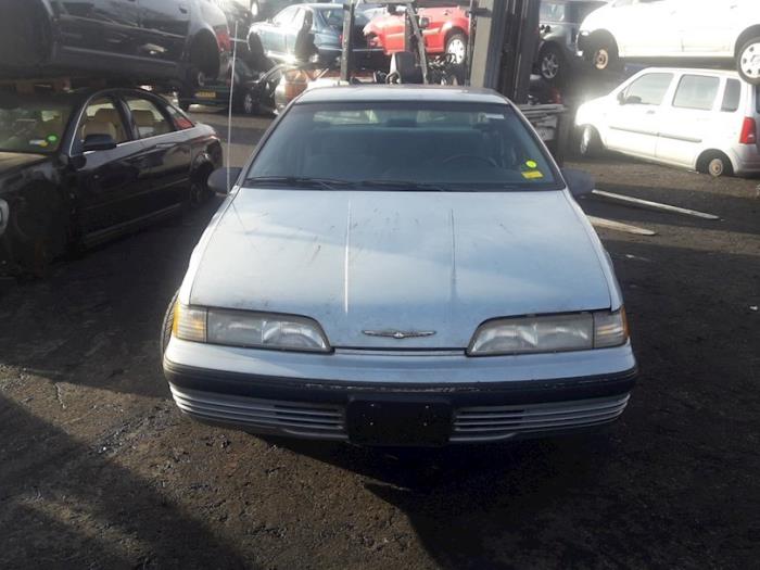 Ford Usa Thunderbird 3.8 V6 Samochód złomowany (1990, Jasny, Srebrnoszary)