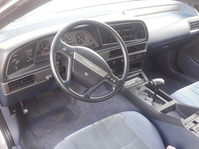 Ford Usa Thunderbird 3.8 V6 Samochód złomowany (1990, Jasny, Srebrnoszary)