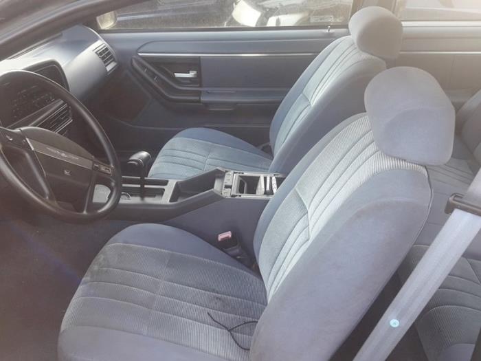 Ford Usa Thunderbird 3.8 V6 Samochód złomowany (1990, Jasny, Srebrnoszary)