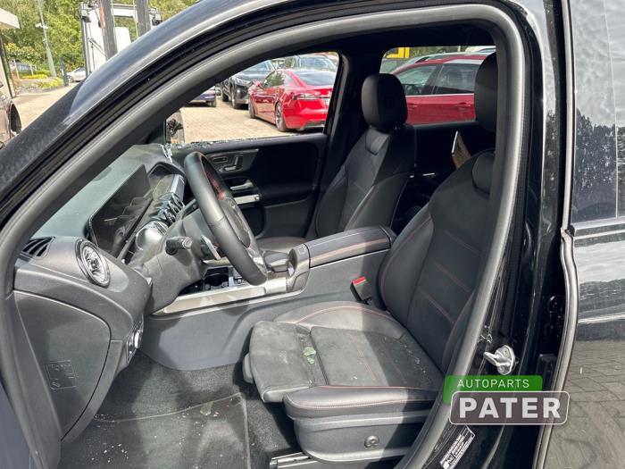 Mercedes GLB 1.3 GLB-200 Turbo 16V Sloopvoertuig (2022, Zwart)