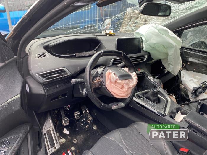 Peugeot 5008 II 1.2 12V e-THP PureTech 130 Sloopvoertuig (2017, Zwart)