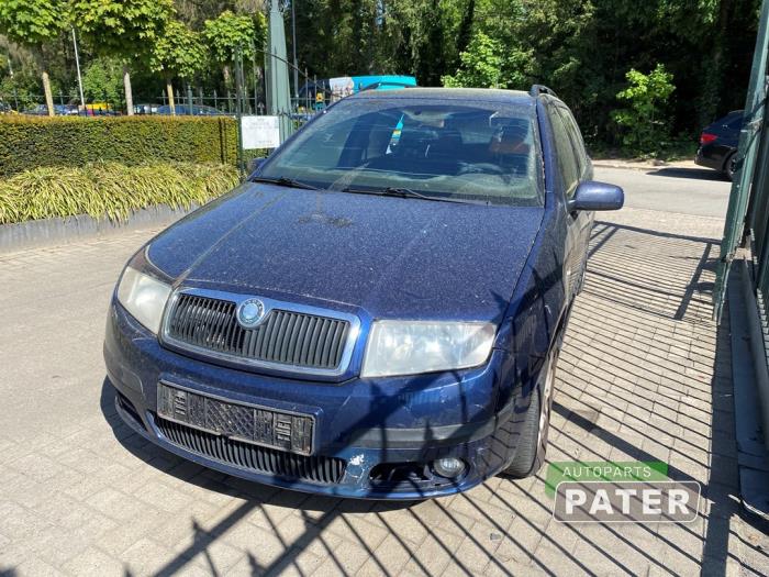 Skoda Fabia 1.4i 16V Skrotfordon (2005, BLAUW)