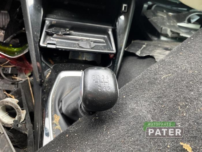 Peugeot 2008 1.2 VTi 12V PureTech 100 Skrotfordon (2022, GRIJS)