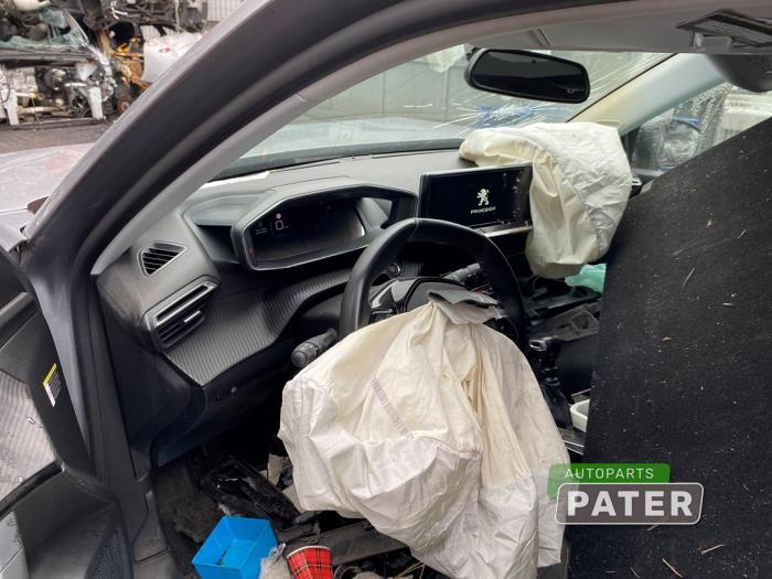 Peugeot 2008 1.2 VTi 12V PureTech 100 Skrotfordon (2022, GRIJS)