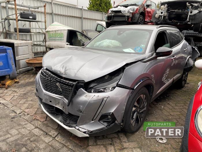 Peugeot 2008 1.2 VTi 12V PureTech 100 Skrotfordon (2022, GRIJS)