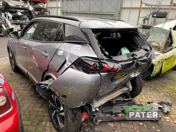 Peugeot 2008 1.2 VTi 12V PureTech 100 Skrotfordon (2022, GRIJS)