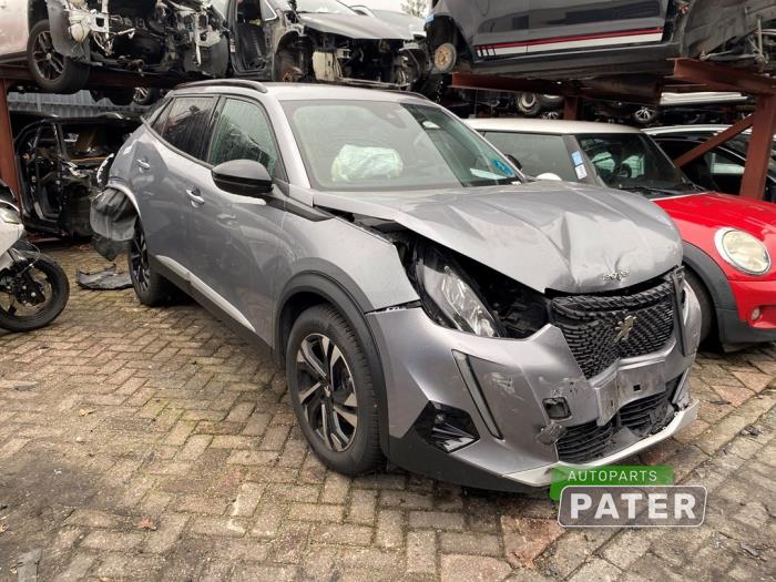 Peugeot 2008 1.2 VTi 12V PureTech 100 Skrotfordon (2022, GRIJS)